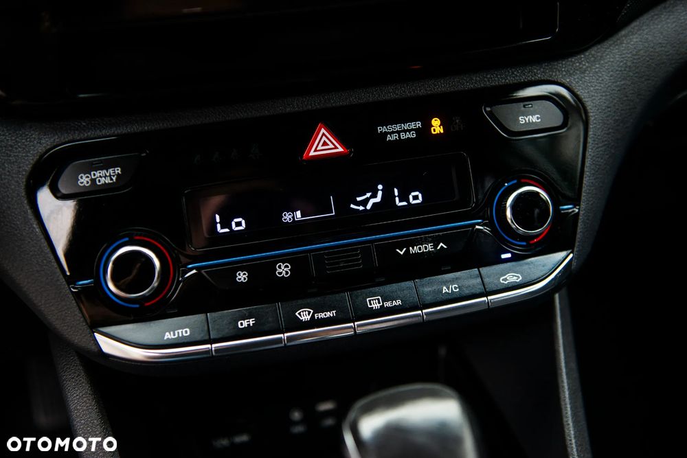 Hyundai IONIQ 1.6 GDI Premium - 22