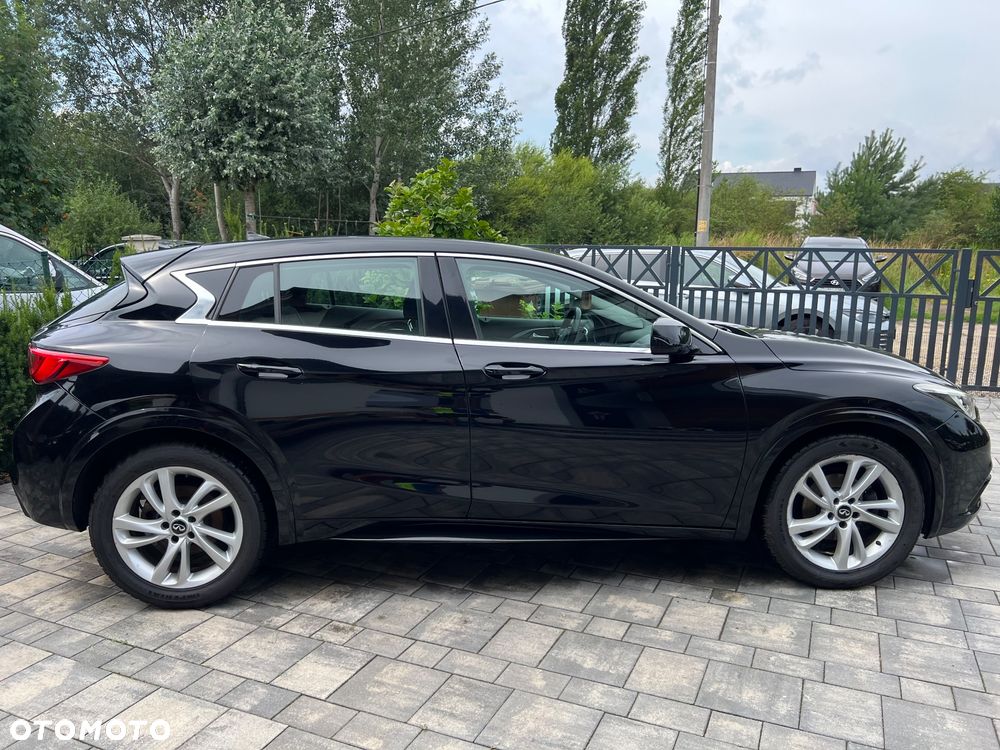 Infiniti Q30 - 4