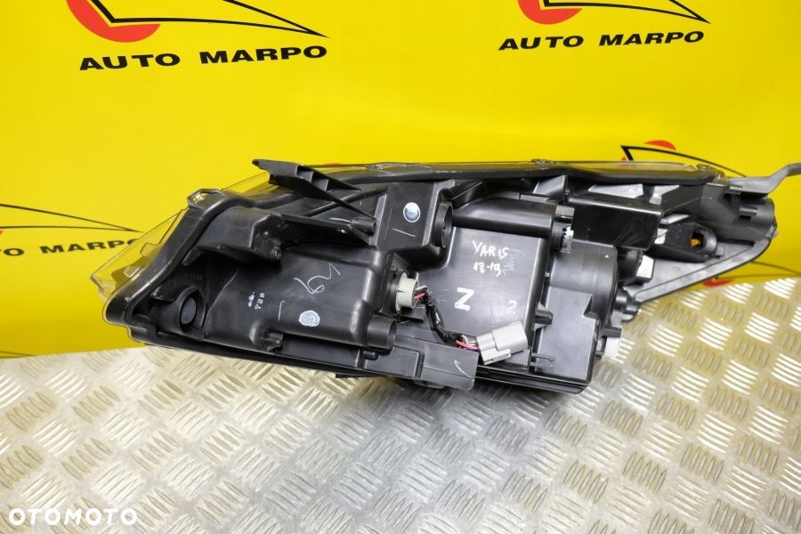 TOYOTA YARIS 2018 2019- REFLEKTOR LAMPA ZWYKŁA SOCZEWKOWA Z LED R USA - 8