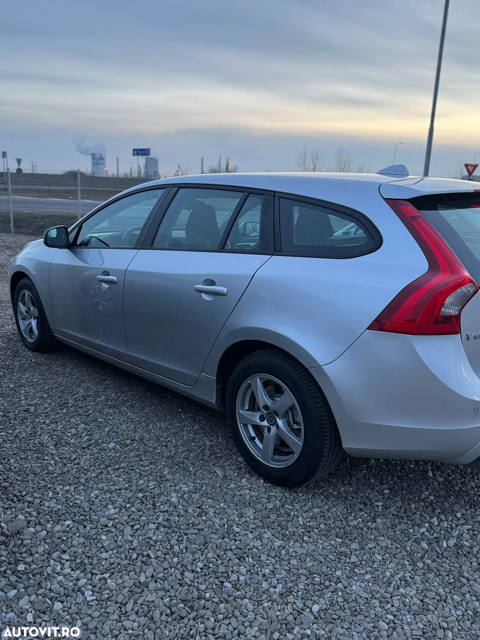 Volvo V60 D2 Kinetic - 4