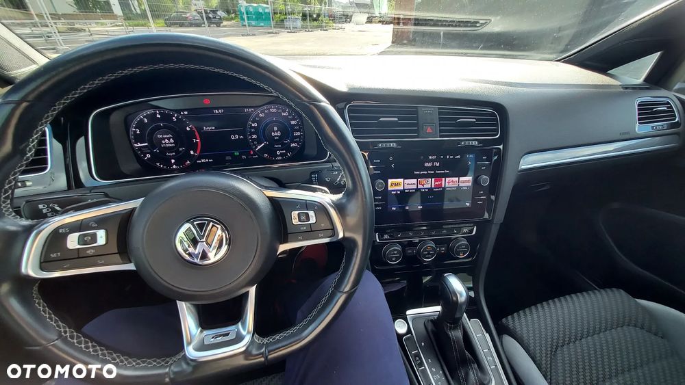 Volkswagen Golf - 10