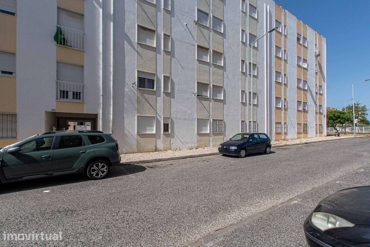 Apartamento T2 no Carregado, Alenquer | Arrendado até janeiro de 2027 - Grande imagem: 4/20