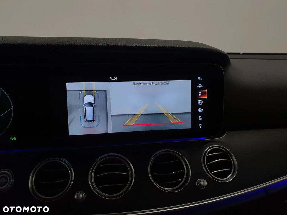 Mercedes-Benz Klasa E 300 de AMG - 26