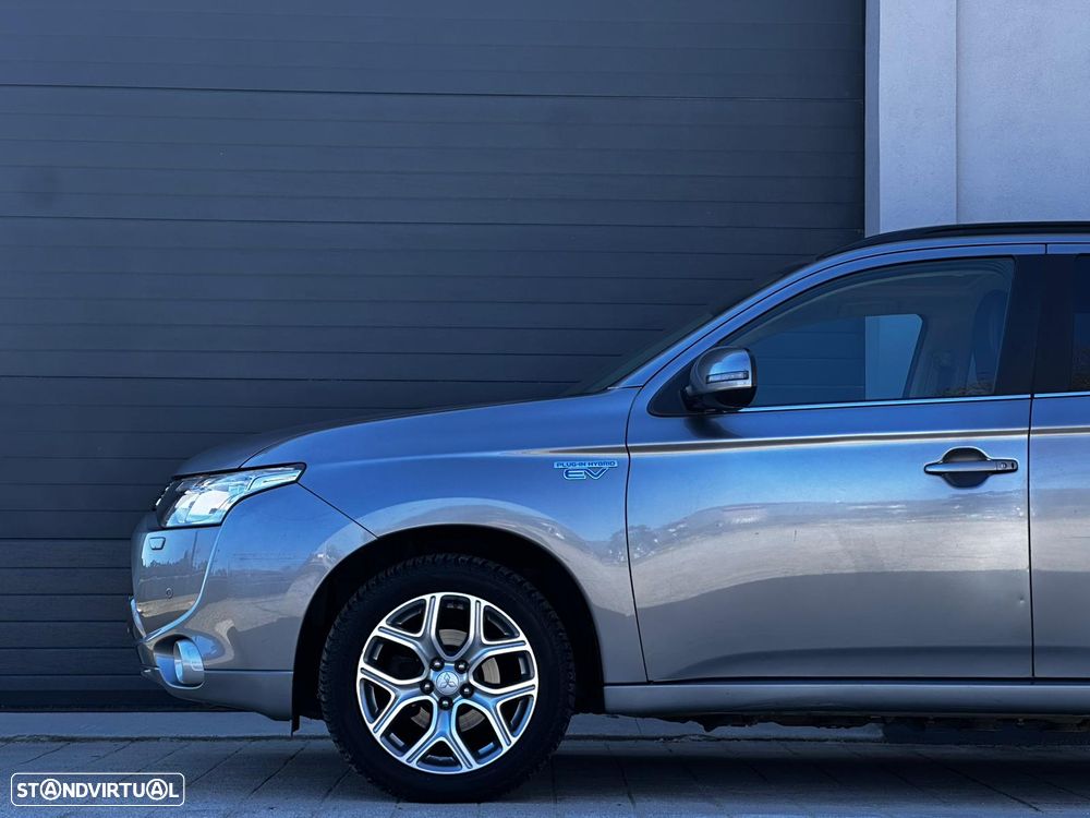 Mitsubishi Outlander 2.0 4WD - 7