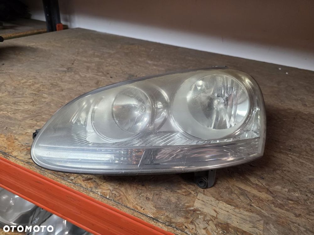 VOLKSWAGEN GOLF 5 V LAMPA LEWA PRZÓD REFLEKTOR ANGLIK - 1