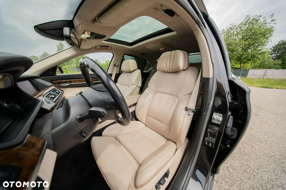 BMW Seria 7 - 22