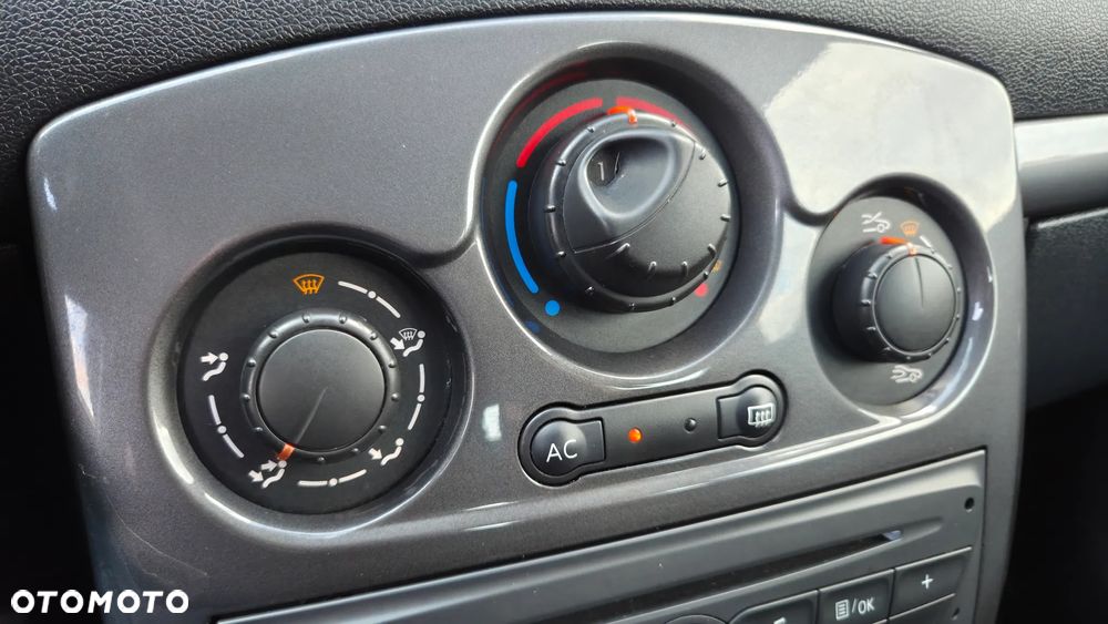 Renault Clio 1.2 16V 75 Collection - 25