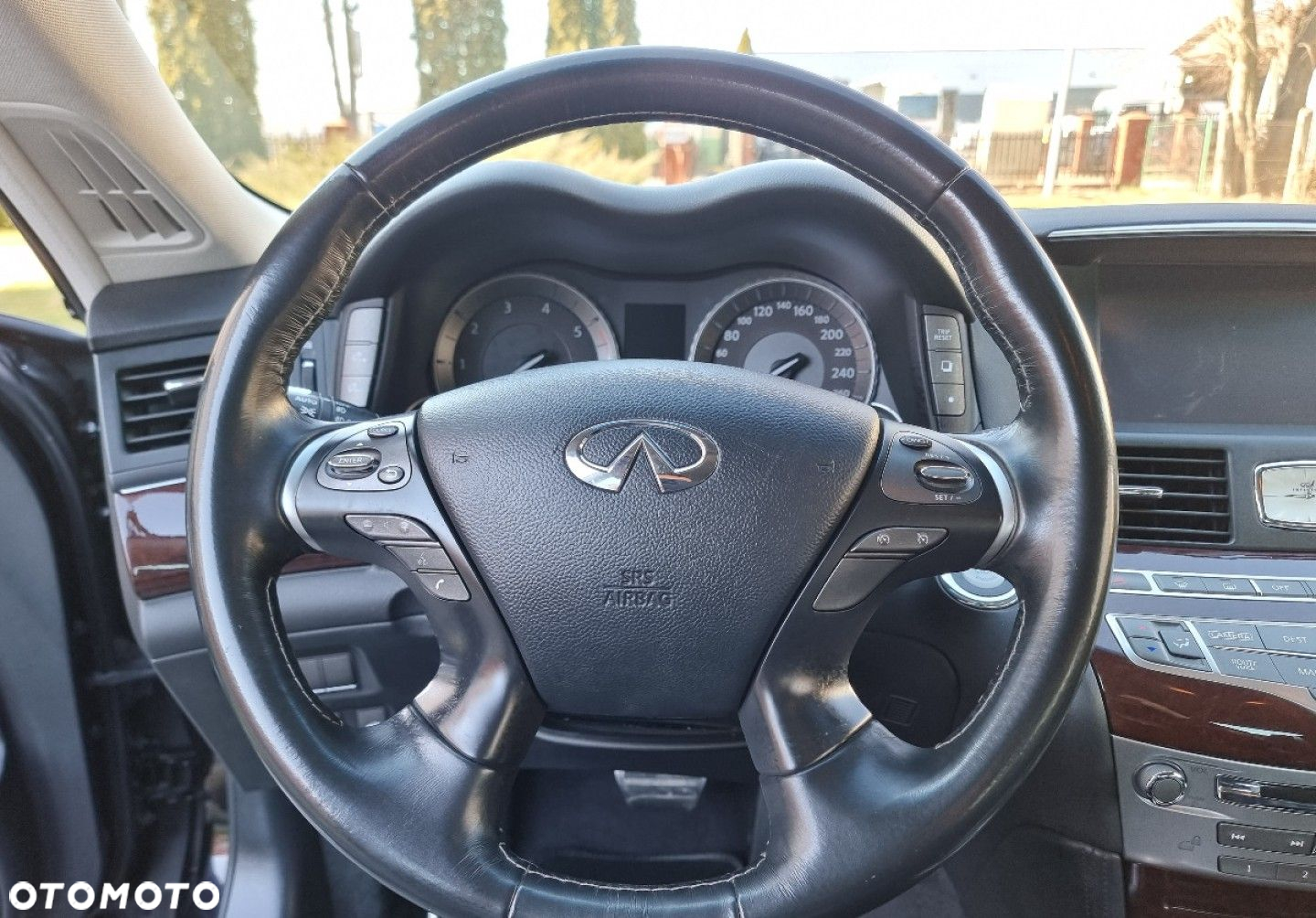 Infiniti Q70 - 19