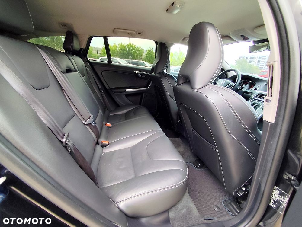 Volvo V60 D6 AWD Plug-in Hybrid Summum - 12