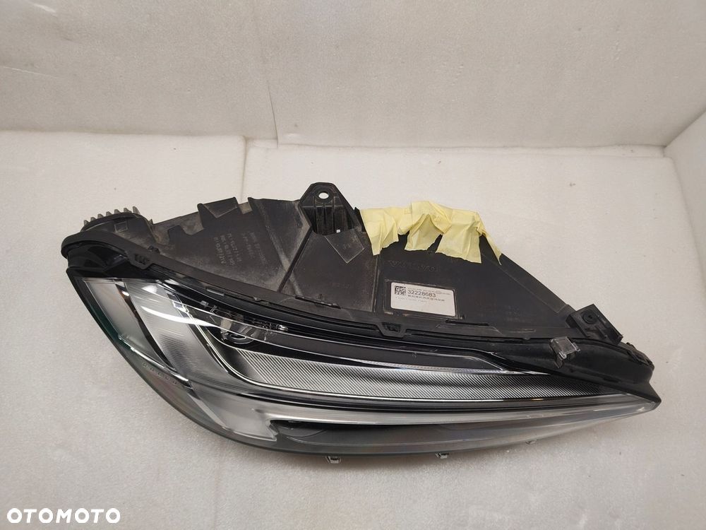 VOLVO S90 V90 MID LED LAMPA PRAWY PRZÓD 32228683 - 6