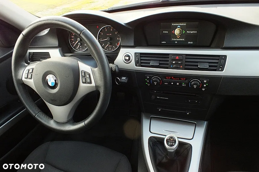 BMW Seria 3 320i Touring - 3