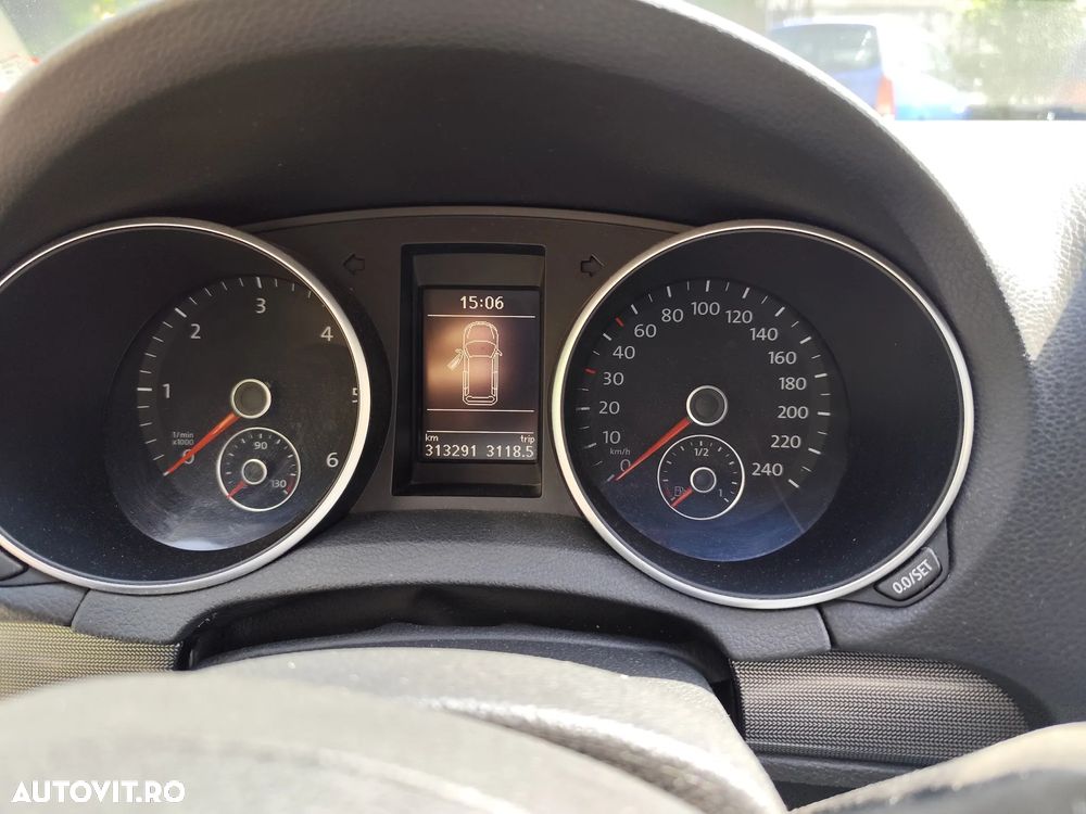 Volkswagen Golf 1.6 TDI DPF BlueMotion Technology Highline - 9