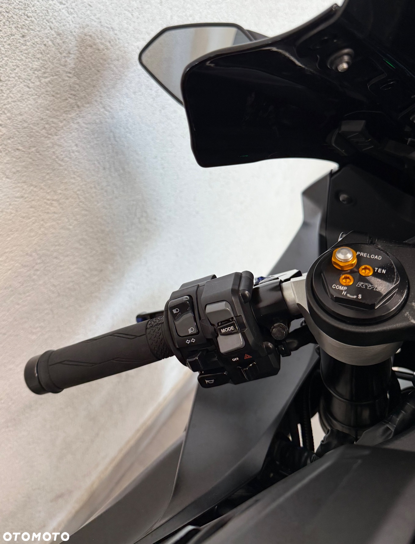 Yamaha R1 - 7