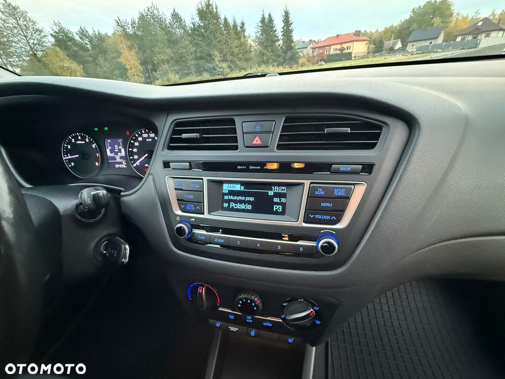 Hyundai i20 blue 1.2 Trend - 22