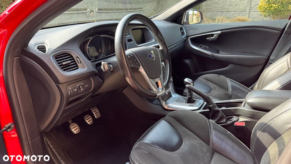 Volvo V40 D2 Drive-E R-Design Momentum - 17