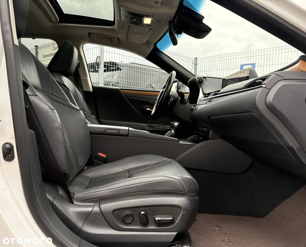 Lexus ES 300h Omotenashi - 29
