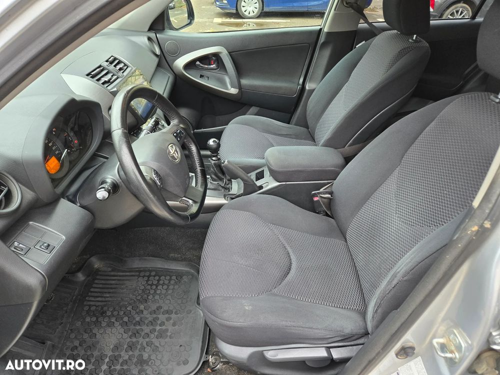 Toyota RAV4 2.2L D-CAT M/T Luxury - 8