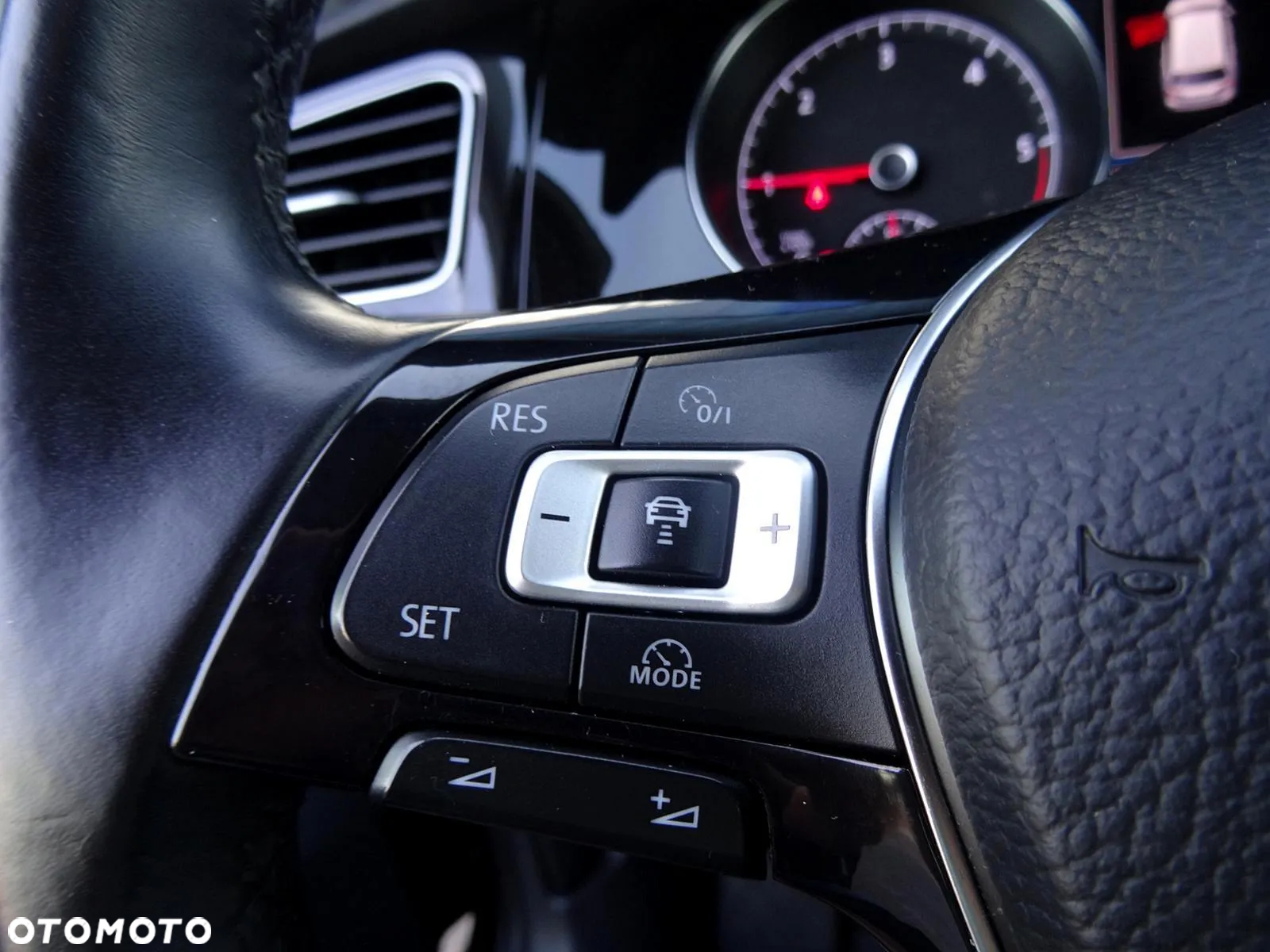 Volkswagen Golf Variant 2.0 TDI SCR Highline - 25