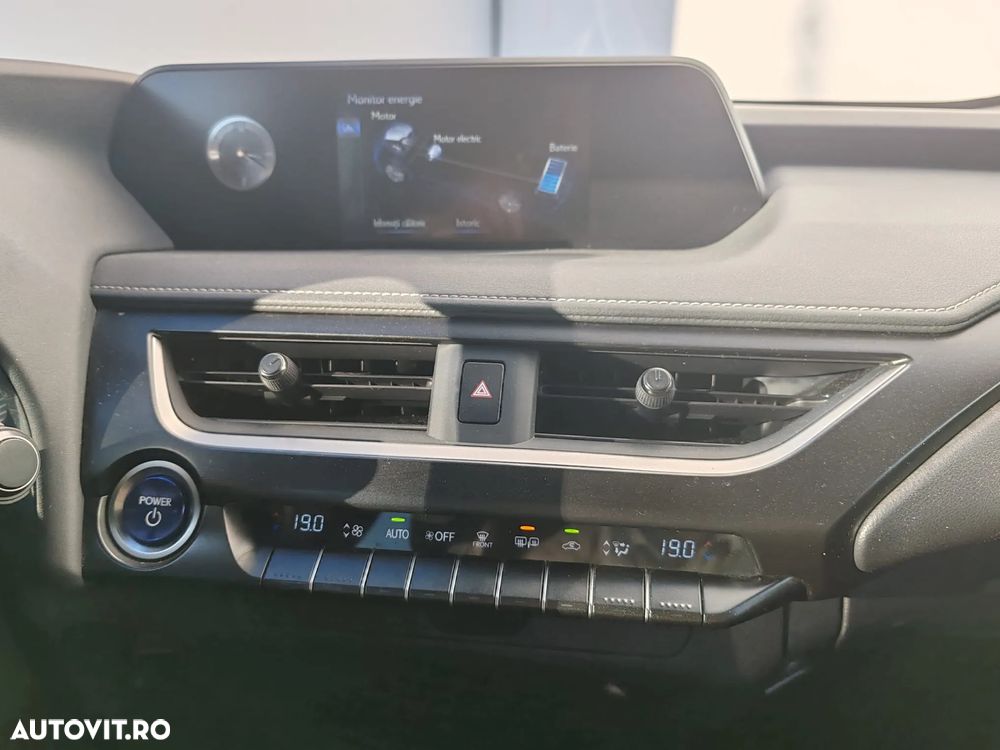 Lexus UX 250h FWD Executive - 10