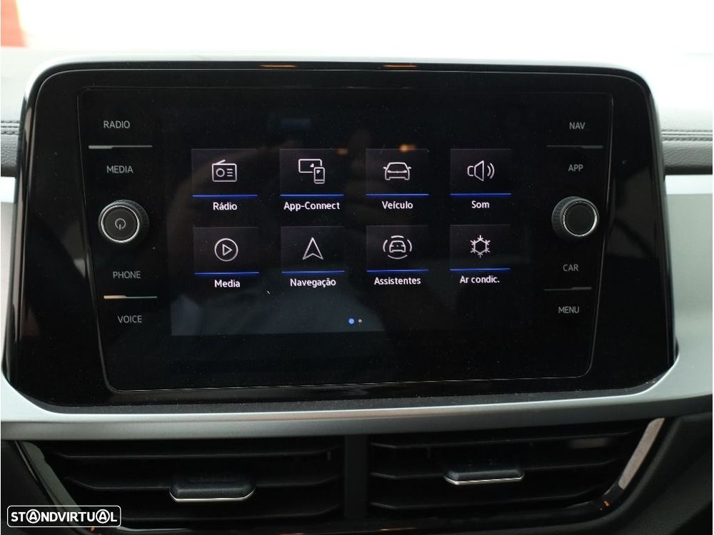 Volkswagen T-Roc 1.0 TSI Urban — fotografia 17