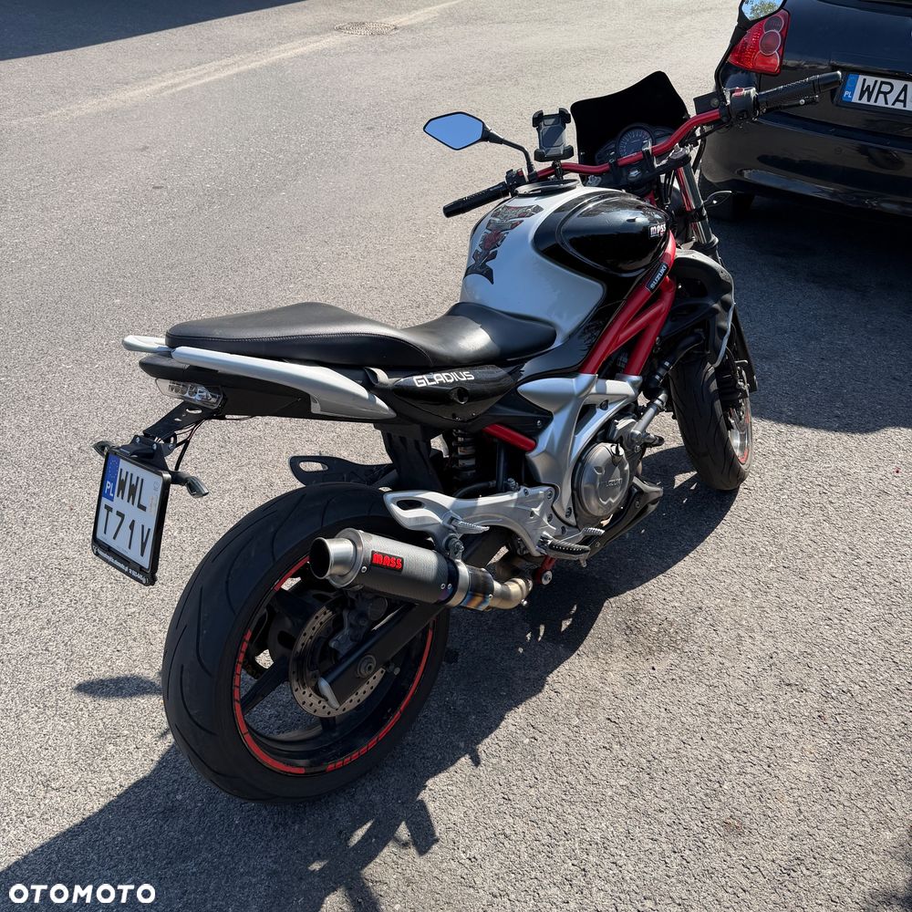 Suzuki Gladius - 4