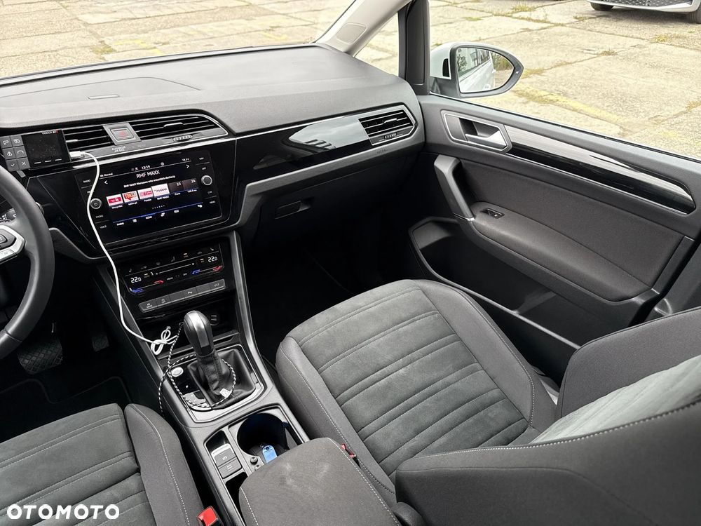 Volkswagen Touran - 12