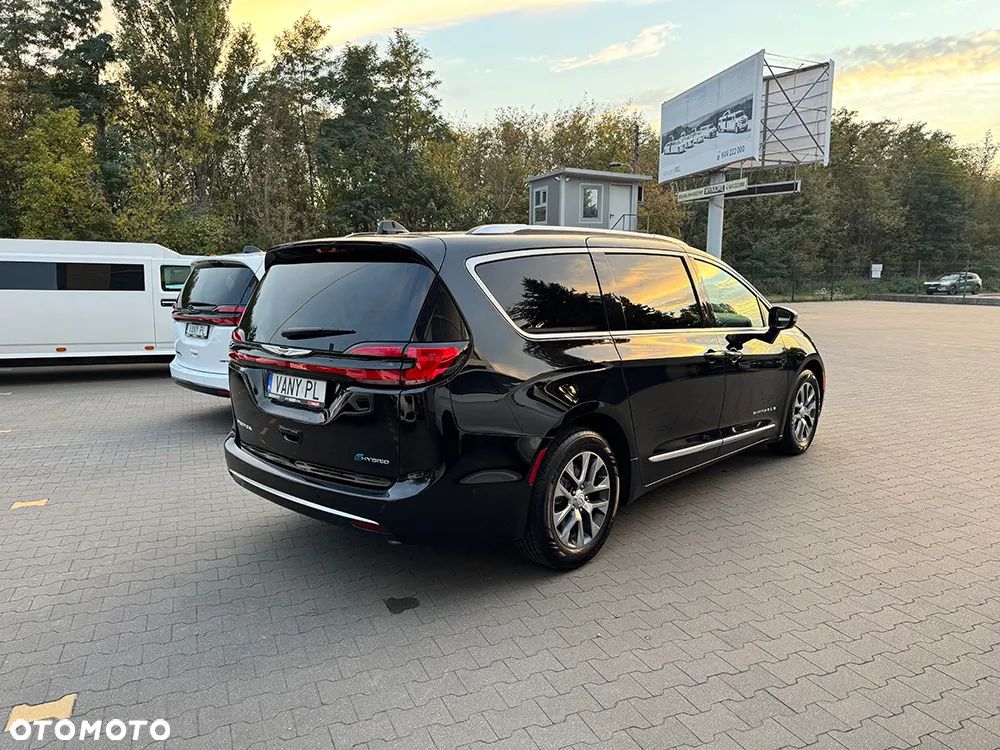 Chrysler Pacifica 2025 photo 2