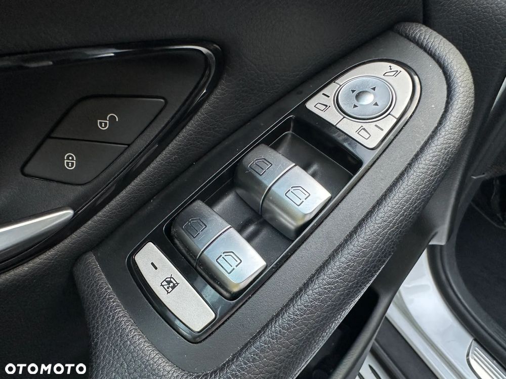 Mercedes-Benz GLC 300 4Matic 9G-TRONIC Exclusive - 29