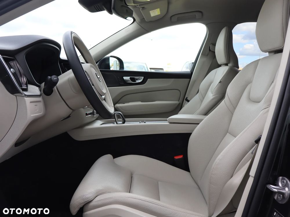Volvo XC 60 B5 B AWD Plus Dark - 15