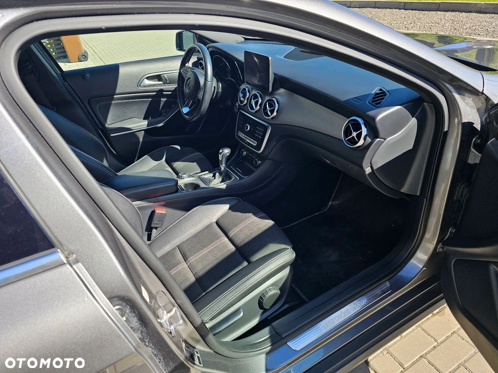 Mercedes-Benz GLA 200 Urban - 9