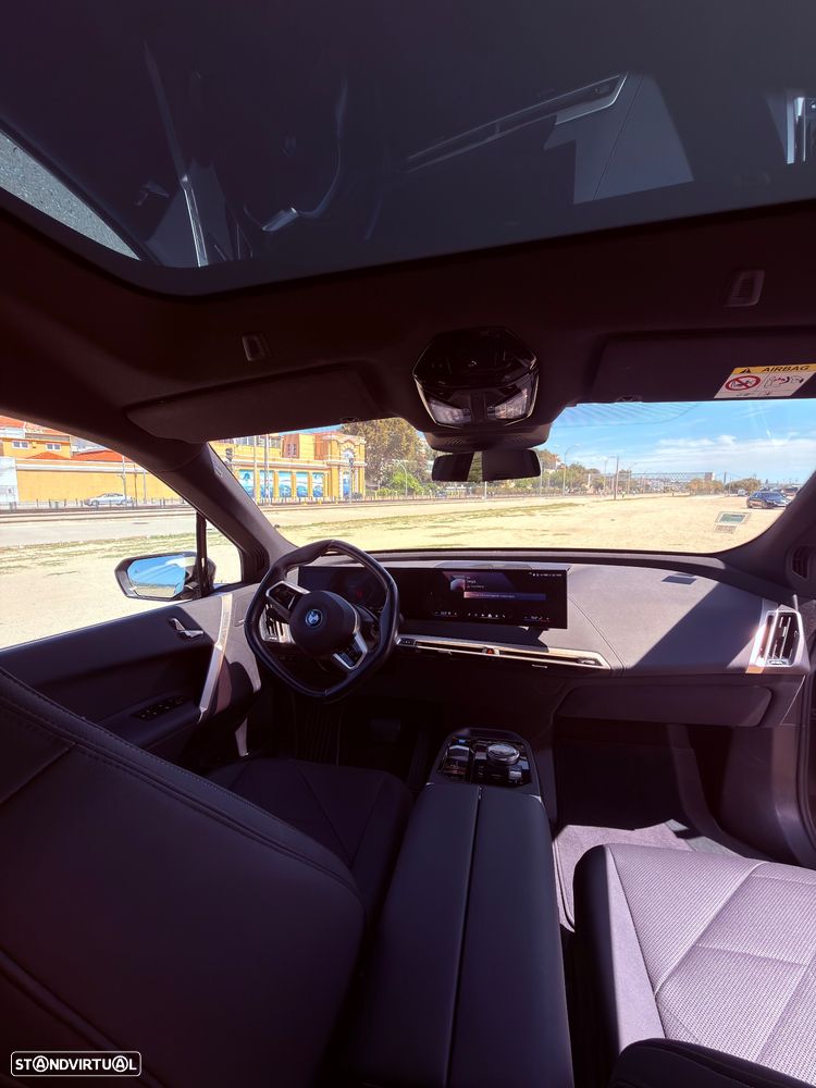 BMW iX xDrive 50 Pack Desportivo — fotografia 35