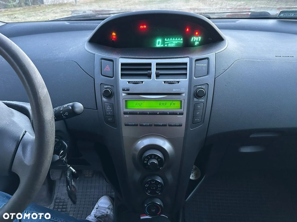 Toyota Yaris - 12