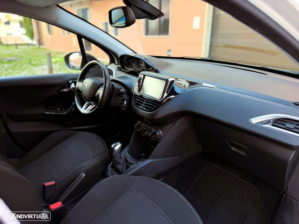 Peugeot 208 1.6 BlueHDi Style - 11