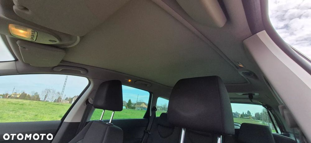 Peugeot 308 HDi FAP 140 Family - 12