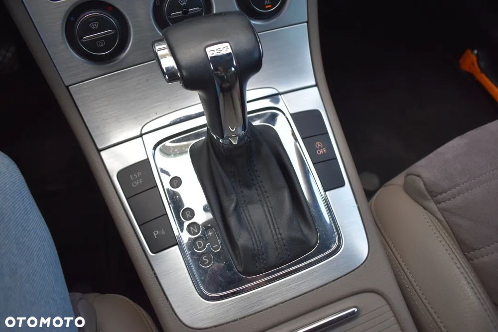 Volkswagen Passat - 25