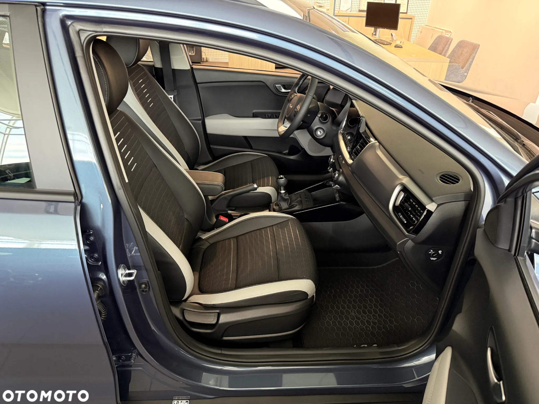 Kia Stonic 1.2 L - 11