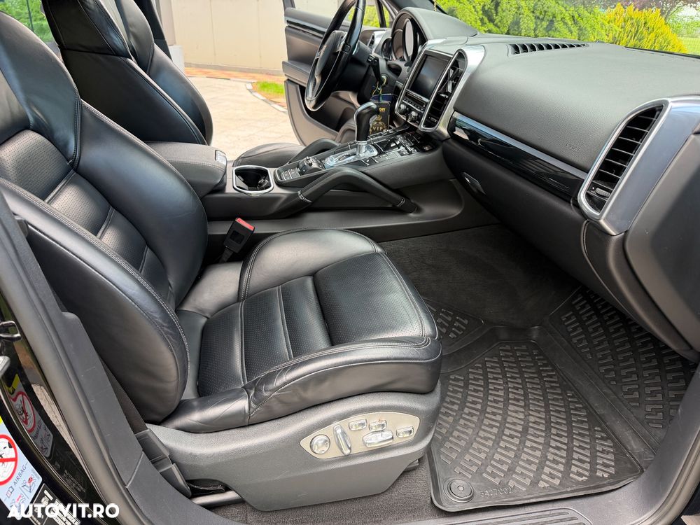 Porsche Cayenne Platinum Edition - 17
