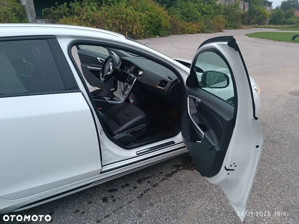 Volvo V60 Cross Country - 16