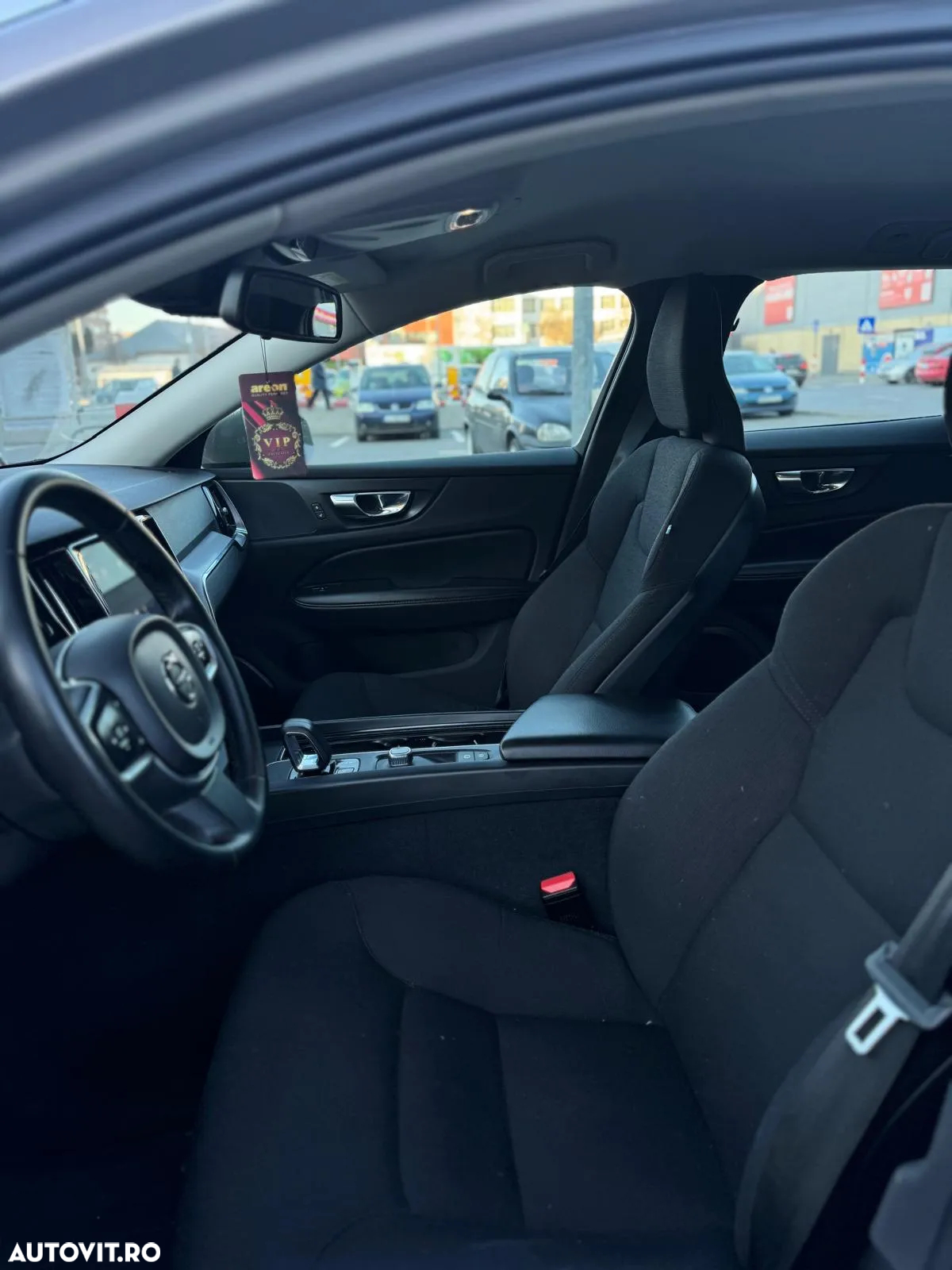 Volvo V60 B3 B DKG Momentum - 25