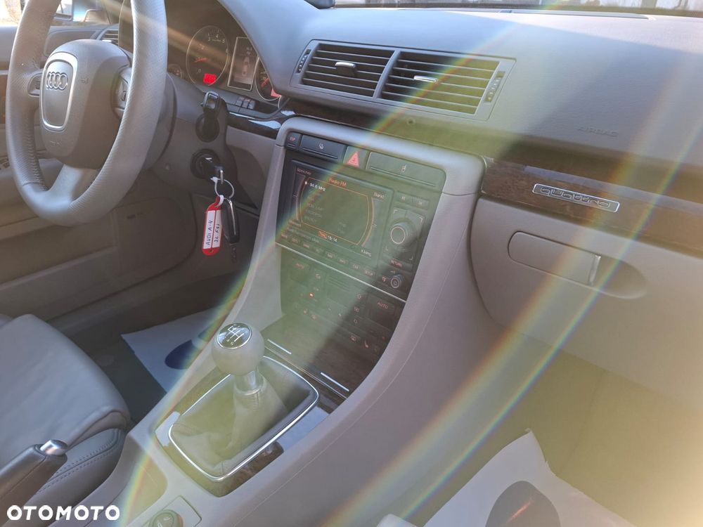 Audi A4 Limousine 2.0 T FSI quattro - 12