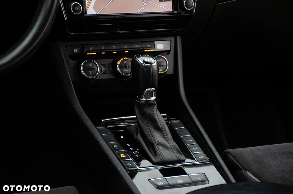 Skoda Superb 2.0 TDI 4x4 DSG Premium Edition - 14