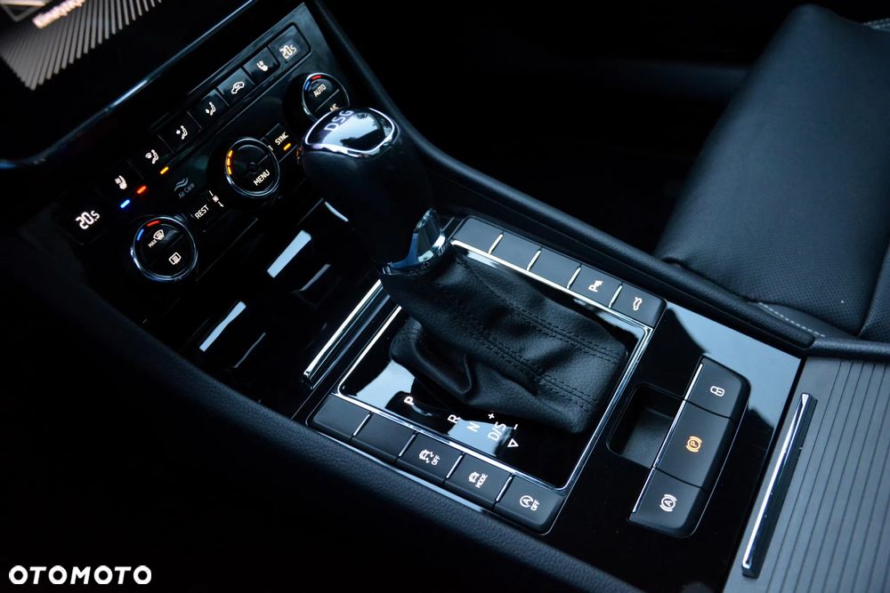 Skoda Superb 2.0 TDI DSG L&K - 36