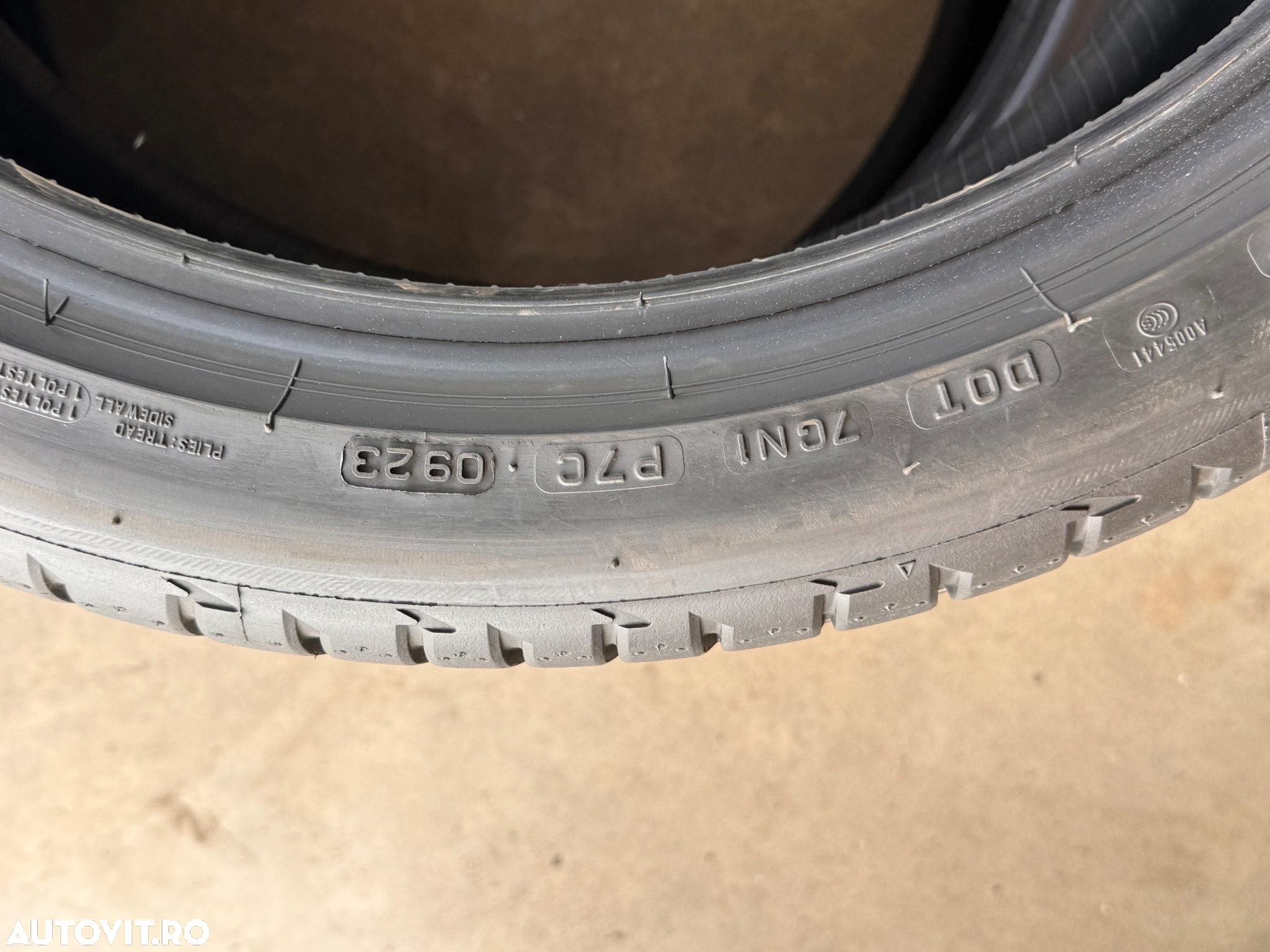 Vând 2 anvelope 235/40/19 bridgestone de vară ca noi - 8