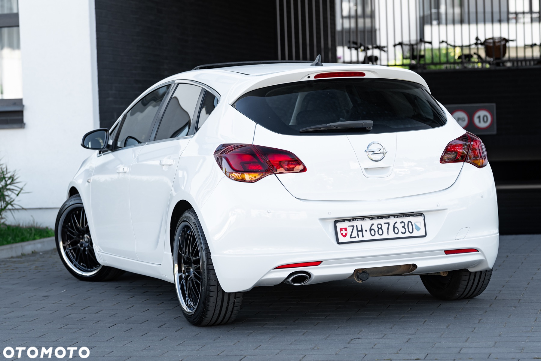 Opel Astra 1.6 Turbo Sport - 8