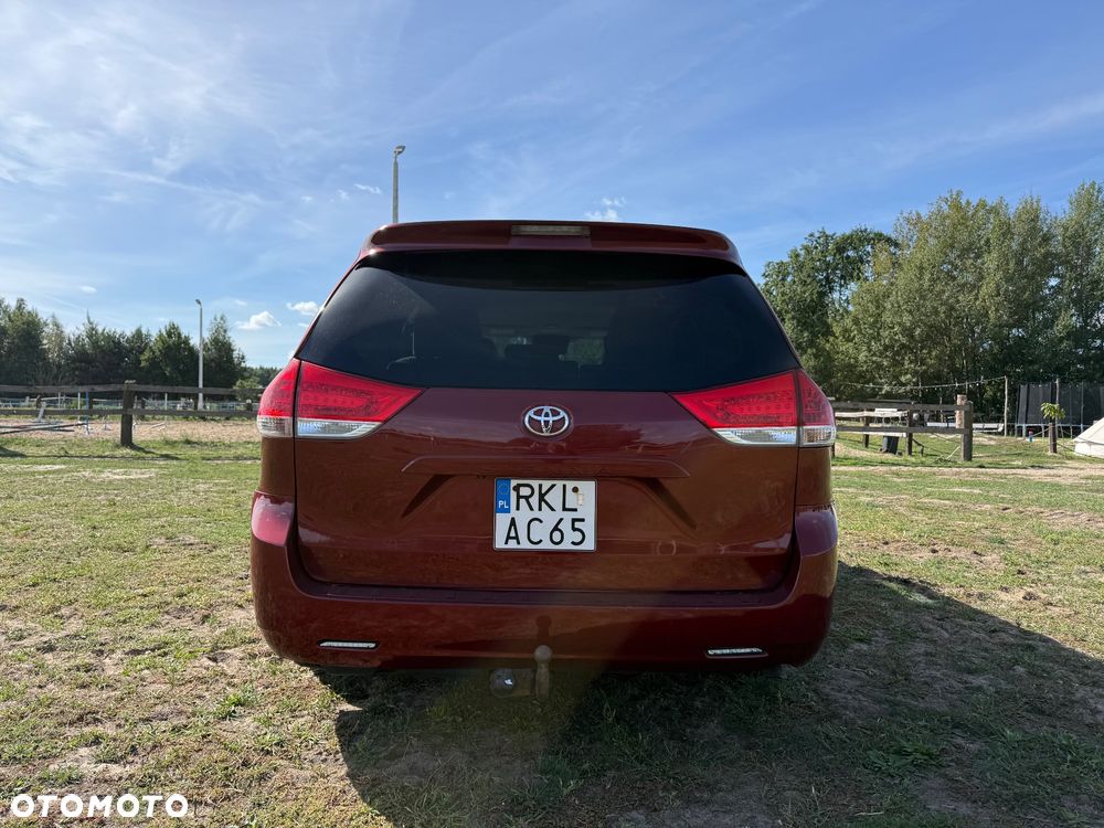 Toyota Sienna 3.5 V6 - 16
