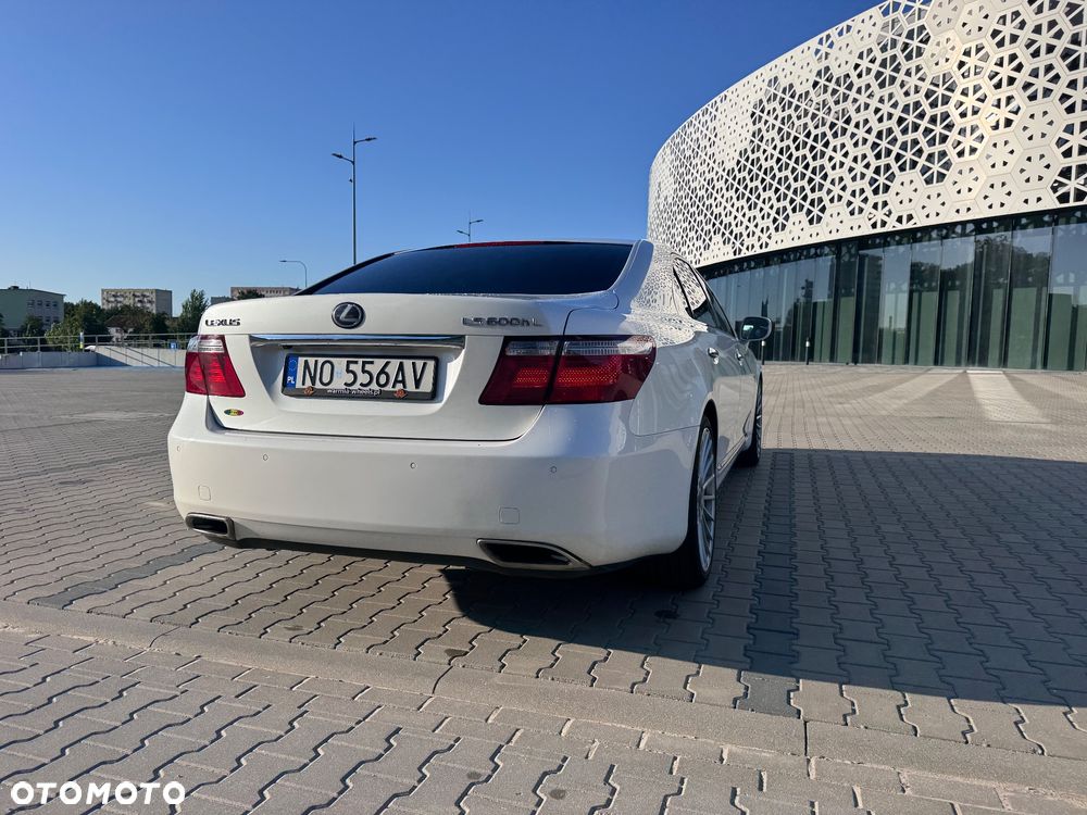 Lexus LS 600h L Superior - 16
