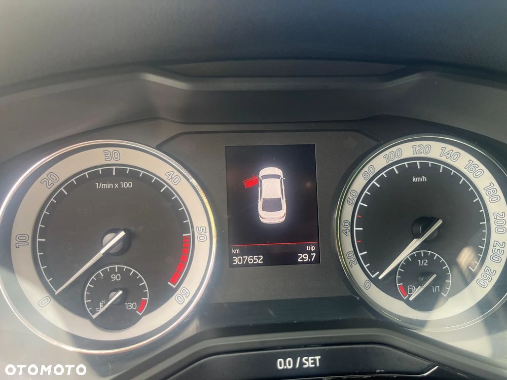 Skoda Superb 2.0 TDI L&K DSG - 21