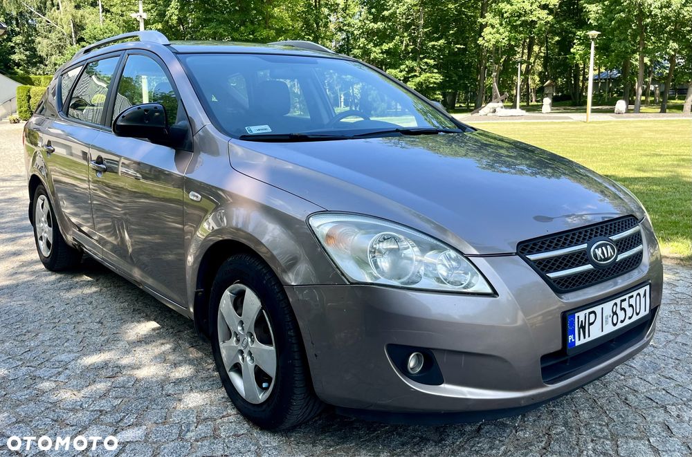 Kia Ceed - 4