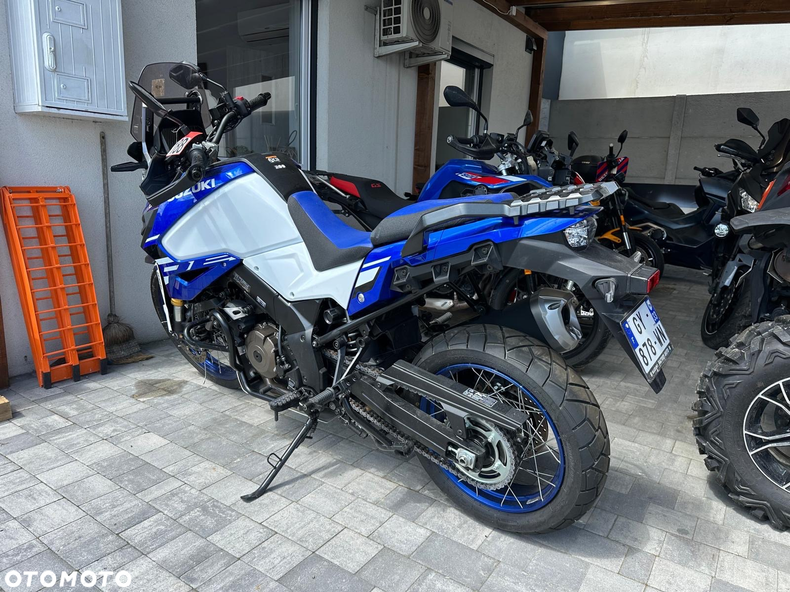 Suzuki DL - 3