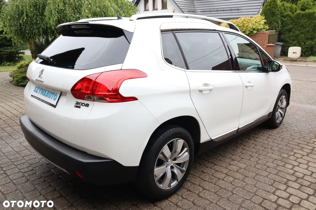 Peugeot 2008 1.2 Pure Tech Allure S&S - 5